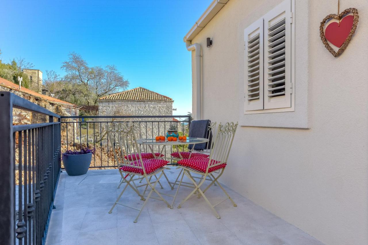 Jully Apartment With Swimming Pool Babino Polje エクステリア 写真