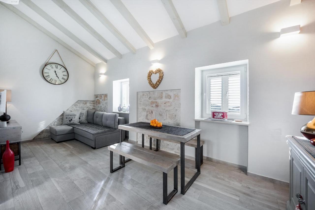 Jully Apartment With Swimming Pool Babino Polje エクステリア 写真