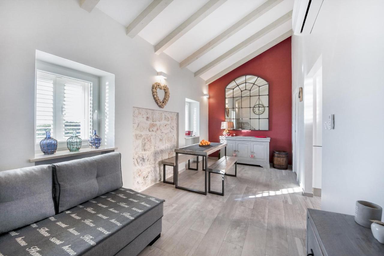 Jully Apartment With Swimming Pool Babino Polje エクステリア 写真